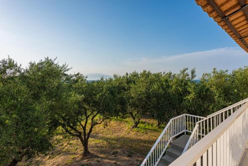  Krystalia House in Meson Yerakarion