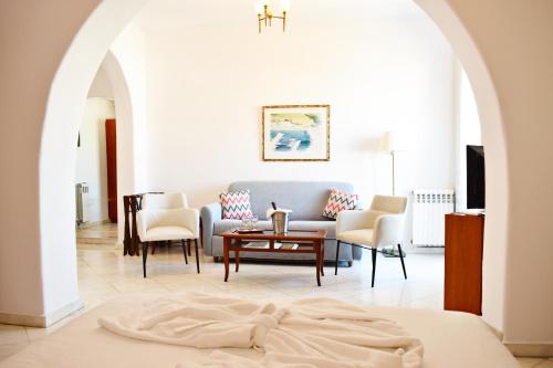 205655250 Hotel Adonis