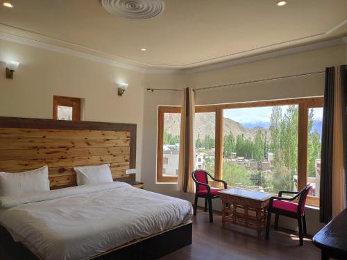 1 queen bed