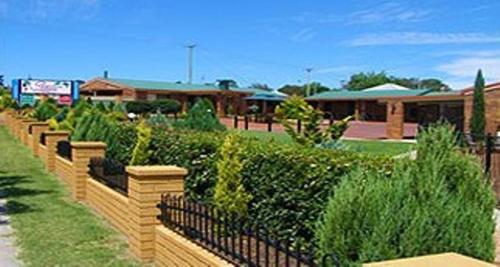 Stannum Lodge Motor Inn The 4-star Stannum Lodge Motor Inn offers comfort and convenience whether youre on business or holiday in Stanthorpe. The property features a wide range of facilities to make your stay a pleasant exp