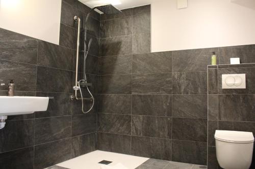 Les Empreintes - image 3