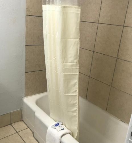 Guest Inn – Yukon, OK