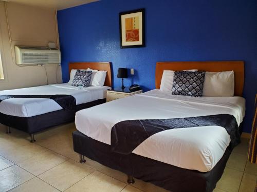 PineCrest Inn & Suites - image 5