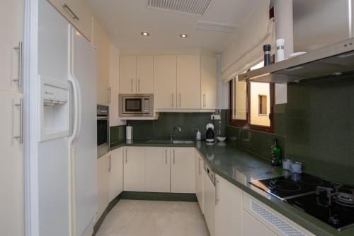 Konyha, Bellavista Marbella - Stunning Beachside Luxury Penthouse Apartment in Playa del Sol Villacana