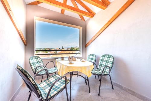 陽台/露台, Kiwi apartments in 果尼亞卡林