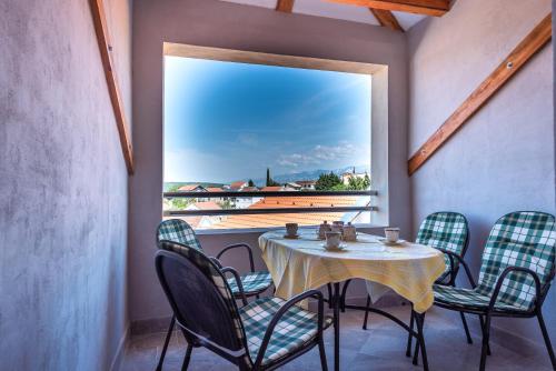 陽台/露台, Kiwi apartments in 果尼亞卡林