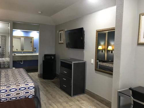Camelot Inn and Suites in Houston, USA