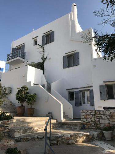 Hara’s Villa in Naousa , Paros