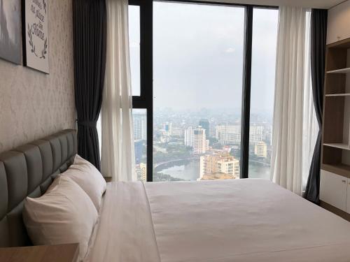 Apartment room in Vinhomes Metropolis Luxury Apartment 4 Br