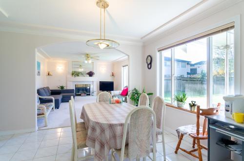 Great Guest Suite in a Gorgeous House in New Westminster, Canada