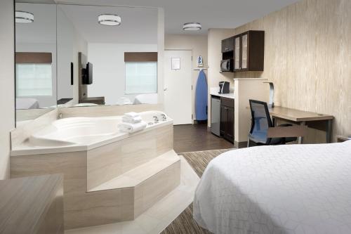 Holiday Inn Express Hotel & Suites Annapolis by IHG in Annapolis, USA