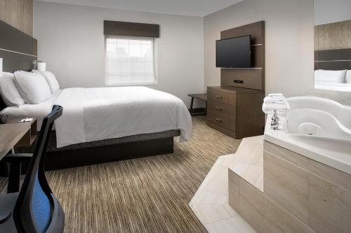 Holiday Inn Express Hotel & Suites Annapolis an IHG Hotel - image 2