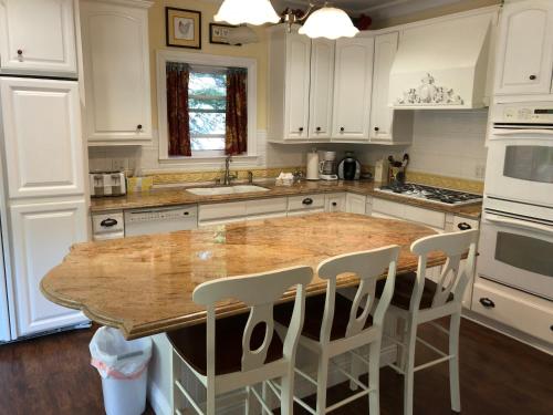 Κουζίνα, Carriage House at Yosemite in Φισ Καμπ(Καλιφόρνια)