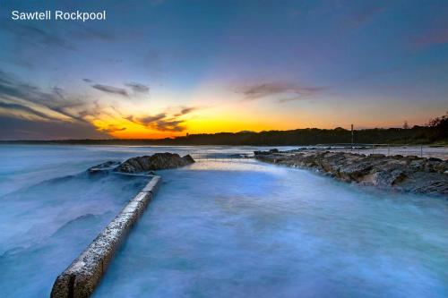 Rockpool 2 Sawtell Beach - Just steps to Restaurants and 2 min Stroll to Beach!