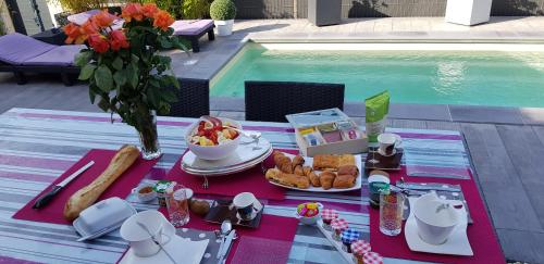 Food and beverages, CHAMBRE COSY Adults only in Agde City Center