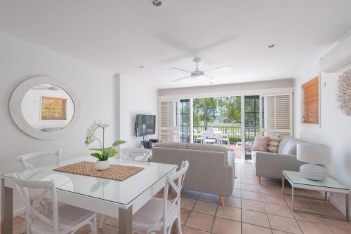 Villa Aqua Stop at Villa Aqua to discover the wonders of Sunshine Coast. The property offers a high standard of service and amenities to suit the individual needs of all travelers. To be found at the property ar