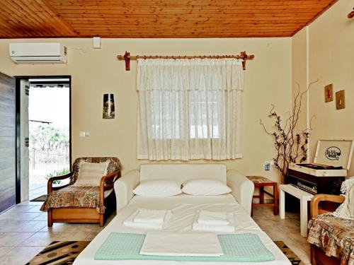  Villa Trifon by TravelPro Services Nea Potidea Halkidiki in Nea Potidaea