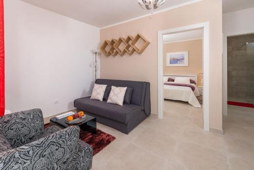  Apartment Bruno mit Meerblick in Okrug Gornji