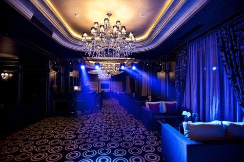 Bar/Lounge, Multi Grand Hotel in Arrinj