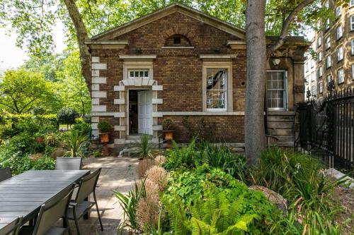 Unique House For 3 With Large Garden