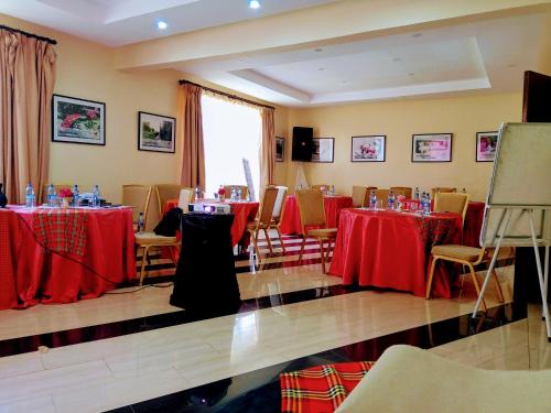 Restoranas, Falcon Heights Hotel in Nanjukis