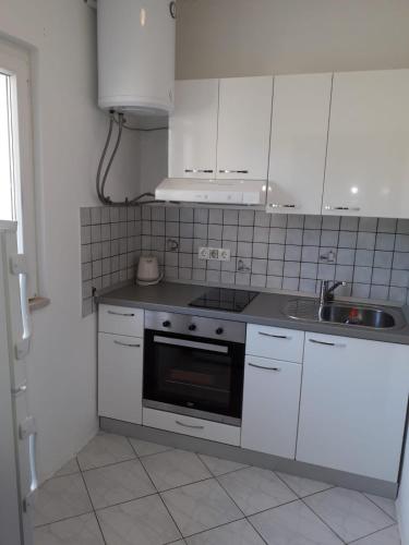  Apartments Laura in Stari Grad