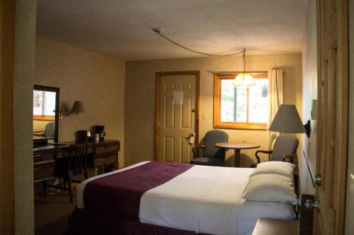 Fran Cove Motel