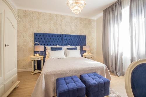 CRYS: Apartments, Holiday, Business, Blu, Verona