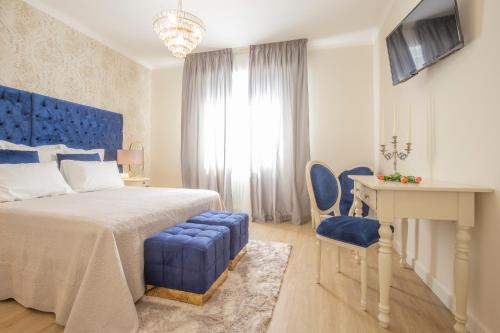 CRYS: Apartments, Holiday, Business, Blu