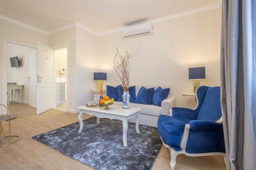 CRYS: Apartments, Holiday, Business, Blu