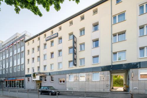Entrance, Hotel Central Hamburg in Altona