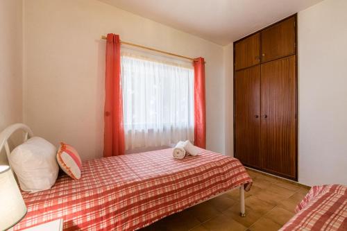 LovelyStay - Private Condo w/ Pool near Praia Dona Ana