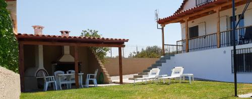  Saronikos Family House with Garden & Sea view, Pension in Isthmia bei Áno Almirí