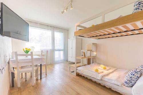 Cozy & Homely Studio with Balcony and Park View