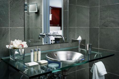 Superior Queen Room image 2