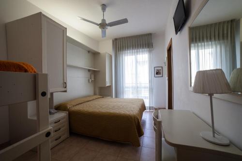 Quadruple Room image 6