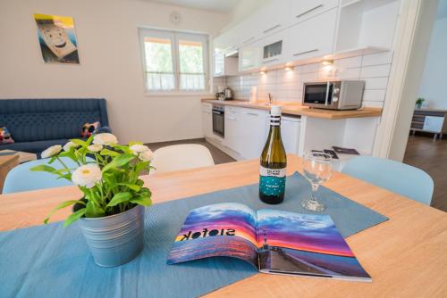 Two-Bedroom House image 4