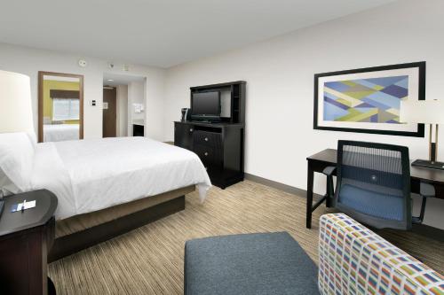 Holiday Inn Express Saugus Logan Airport, an IHG hotel