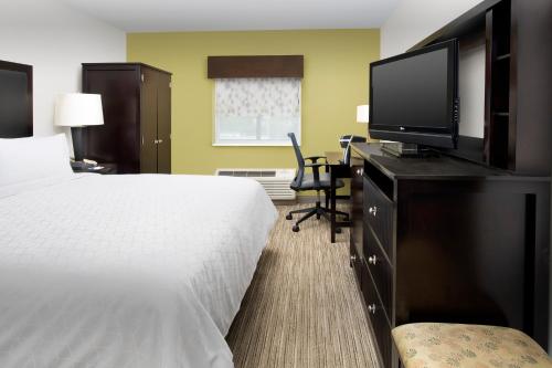 Holiday Inn Express Saugus Logan Airport