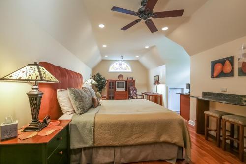 Harvey House Bed & Breakfast in Oak Park, USA
