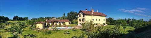  Le 16 Querce: Pool & Park, Pension in Rocca Grimalda bei Predosa