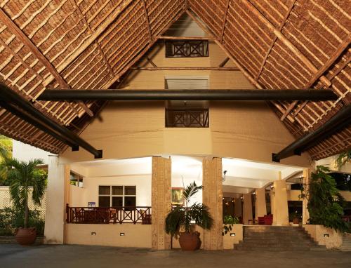 Intrare, Neptune Beach Resort - All Inclusive in Mombasa