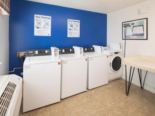 InTown Suites Extended Stay Atlanta GA - Kennesaw - image 3