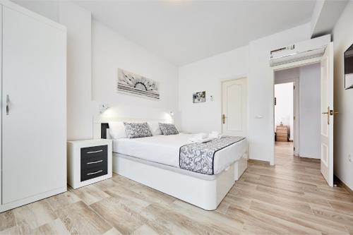 Panoramic Penthouse with Sea View image 10