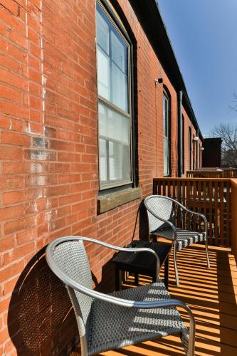 Luxury Apt w/ Spectrum Mood Lighting - Historic Cherokee Street Antique Row near Anheuser-Busch Sörfőzde