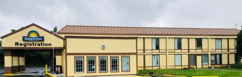 Days Inn by Wyndham Sharonville - image 9