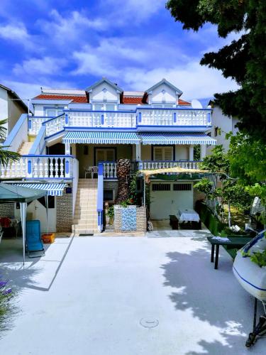  Apartmani Vrtar-Sveti Petar in 23207 Sveti Filip i Jakov