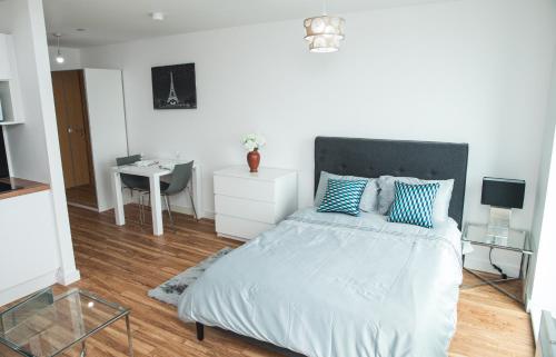 Studio Apartments Free street parking subject to availability