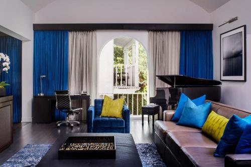 Sunset Marquis