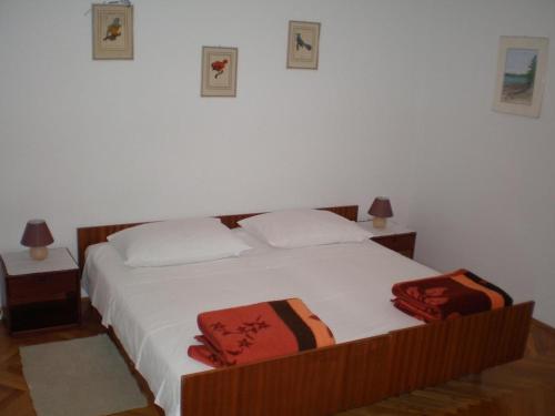 Two-Bedroom Apartment with Terrace room in Apartments with parking space Supetar Brac - 17045